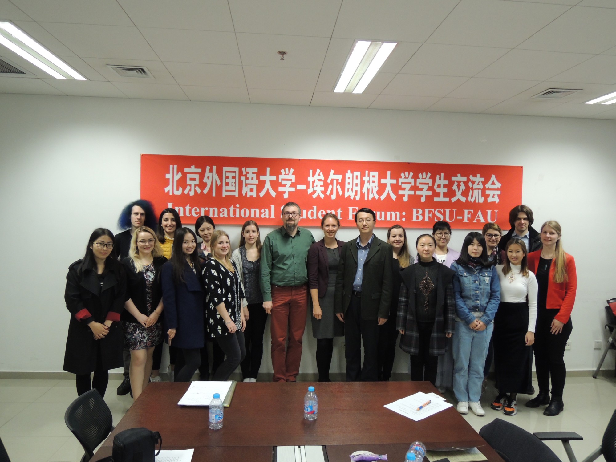 Gruppenfoto der chinesischen und deutschen Workshopteilnehmer an der Beijing Foreign Language University.